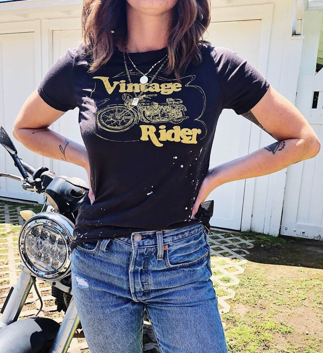 チェイサーのインスタグラム：「we are obsessed with this graphic!😍 You need it!🙌🏼⚡️ #chaserbrand」