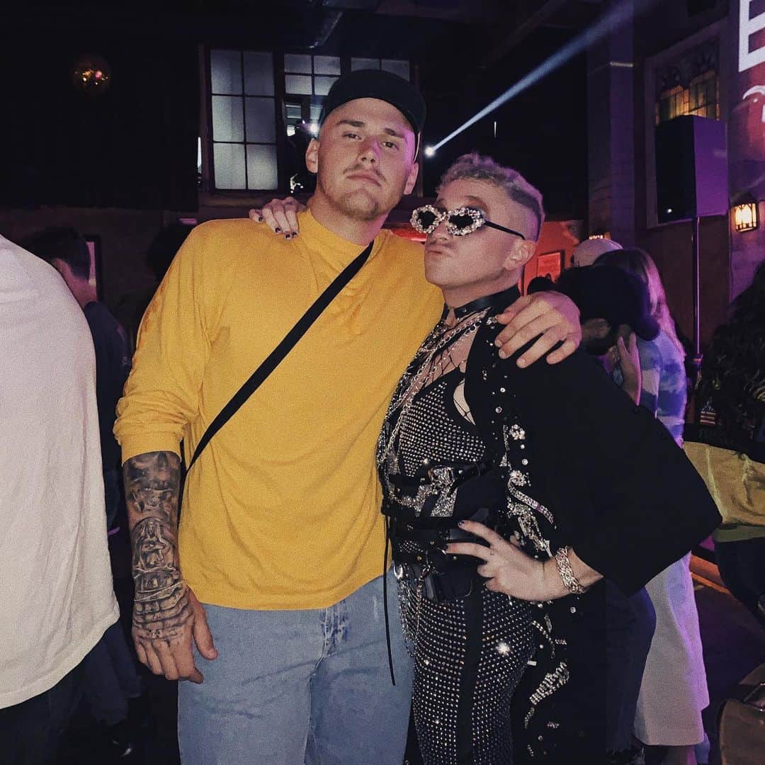 ブランドン・シェイアのインスタグラム：「So proud of you Jared! You actually blew my mind. Your show was INSANE! Your looks were SO GOOOD! Fuckk! I never doubted you had the ability but damn... you really showed up & went all out. It’s only a matter of time before the masses find out who you are. Love you!  Everyone go wish Jared a happy first show! He really did amazing, you can go watch his performances on my story if you want too! Happy Friday!」