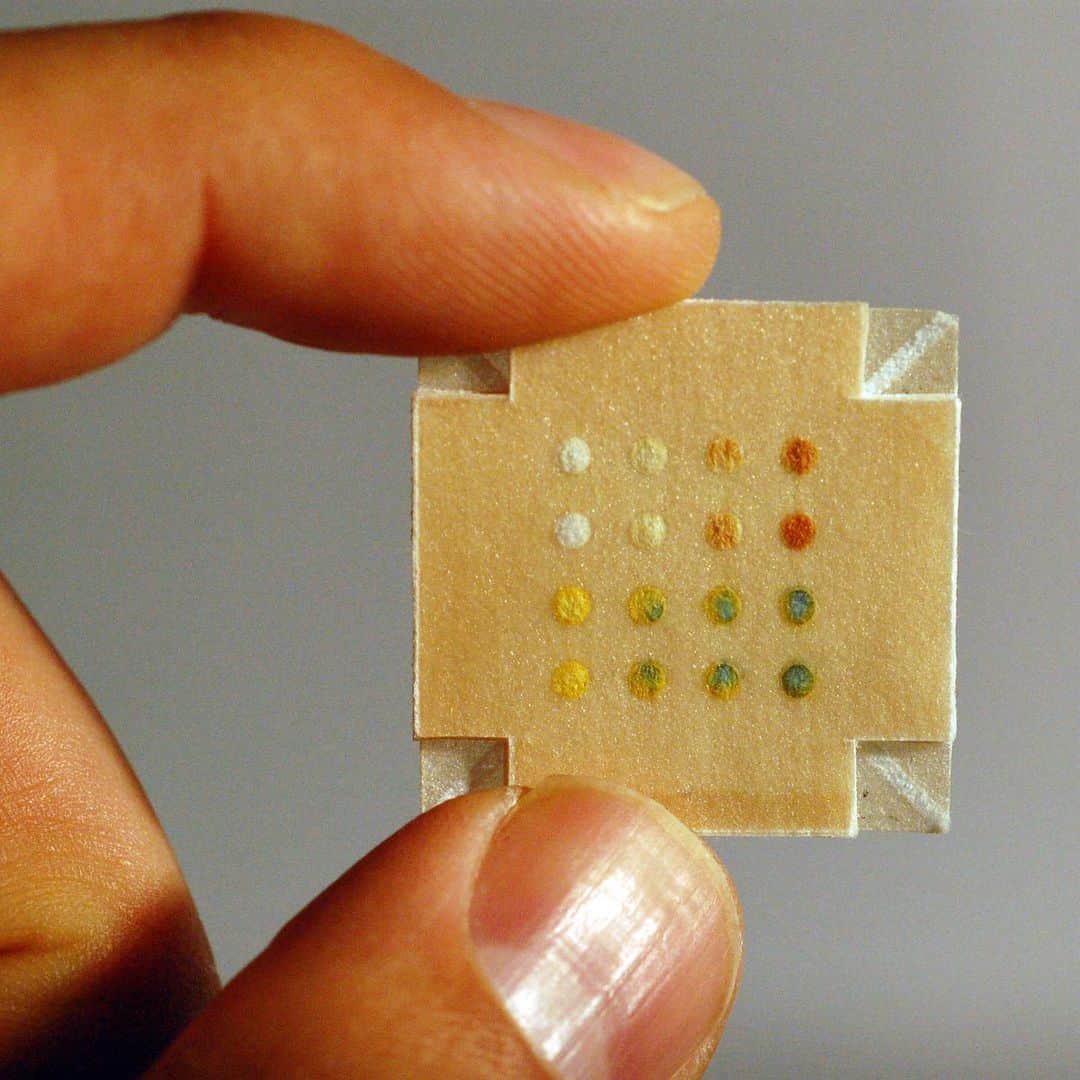 TED Talksのインスタグラム：「This is a tiny lab test, and yes, it really is the size of a postage stamp! When you dip the corners into a liquid, like blood or urine, the dots change color to reveal the diagnosis. This ingenious device is made entirely out of paper and carpet tape, and it can be produced at almost zero cost. To learn more, watch chemist George Whitesides’s #TEDTalk at go.ted.com/tinylabtest  Photo courtesy of George Whitesides」