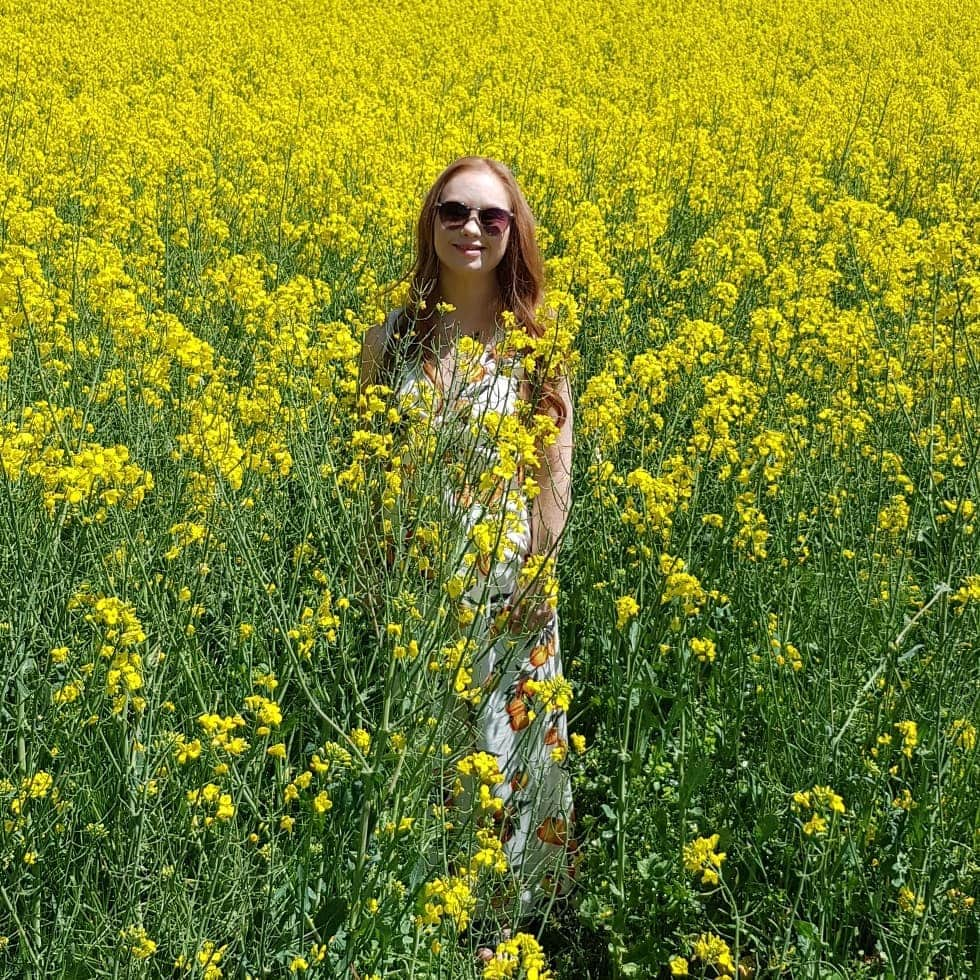 マデリン・スチュアートさんのインスタグラム写真 - (マデリン・スチュアートInstagram)「In a field if gold just outside of Prague on the way to Karlovy Vary, you know I love yellow so I was in heaven. Dressed by @sheikeandco @socialawards @zivykraj @madelinesmodelling_ @rosannestuart #czechrepublic #prague #thinksocial #inclusion #diversity #madelinestuart #love #model #travel #KARLOVYvaryregion #ZIVYKRAJ」6月15日 6時41分 - madelinesmodelling_