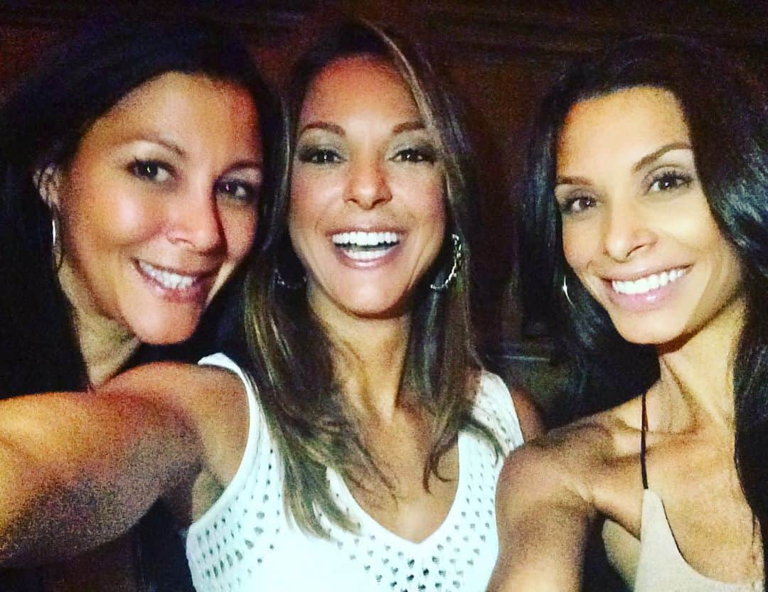 のインスタグラム：「Me and my Girrrrrllls! #sistersquad ❤️❤️❤️ #tbt」