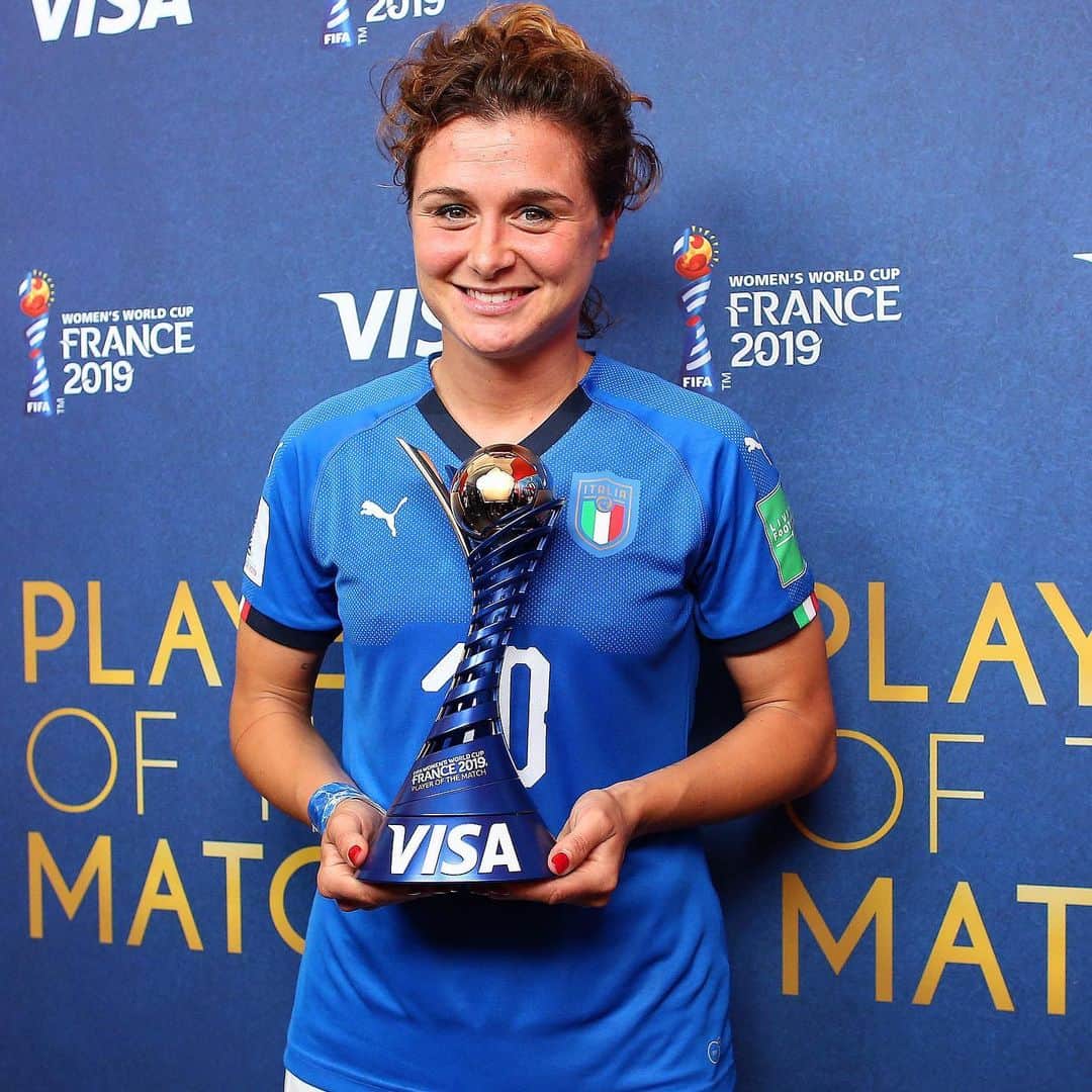 FIFAワールドカップさんのインスタグラム写真 - (FIFAワールドカップInstagram)「Congratulations to 🇮🇹 @cristianagirelli! The #PlayeroftheMatch presented by Visa for #JAMITA! #FIFAWWC」6月15日 6時59分 - fifaworldcup