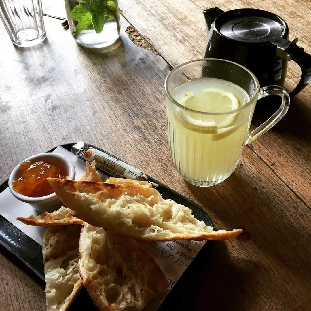 大森美希さんのインスタグラム写真 - (大森美希Instagram)「久しぶりにタルティーヌ🥖 #tartine #teatime #paris #parislife #laviequotidienne #タルティーヌ #ティータイム #パリ #パリ生活 #パリ散歩 #海外生活 #パリところどころ」6月15日 7時02分 - mikiomori_