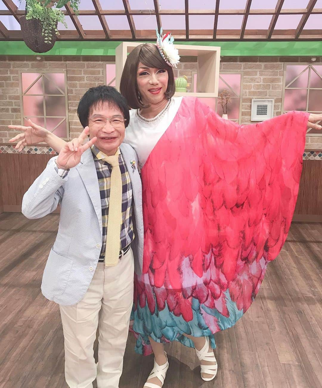 尾木直樹さんのインスタグラム写真 - (尾木直樹Instagram)「「ウワサの保護者会」にゲスト出演して下さったブルボンヌさんとツーショットです😊🌈🌈🌈✌️ - #eテレ #ウワサの保護者会  #lgbt #lgbtq #sogi #多様性を育てる社会 #学校 #ブルボンヌさん #ゲスト #今日も素敵 #カラフル  #性はグラデーション #深いお話 #放送お楽しみに」6月15日 7時07分 - oginaoki_ogimama