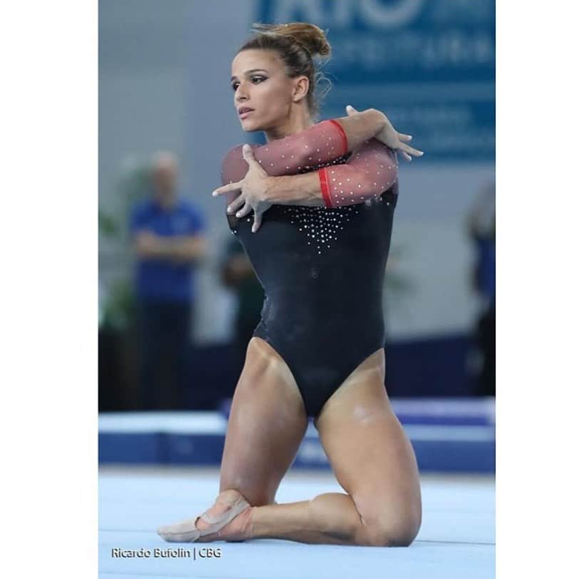 ジャジ・バルボサのインスタグラム：「@flamengo 🖤❤️ @cbginastica @caixa」
