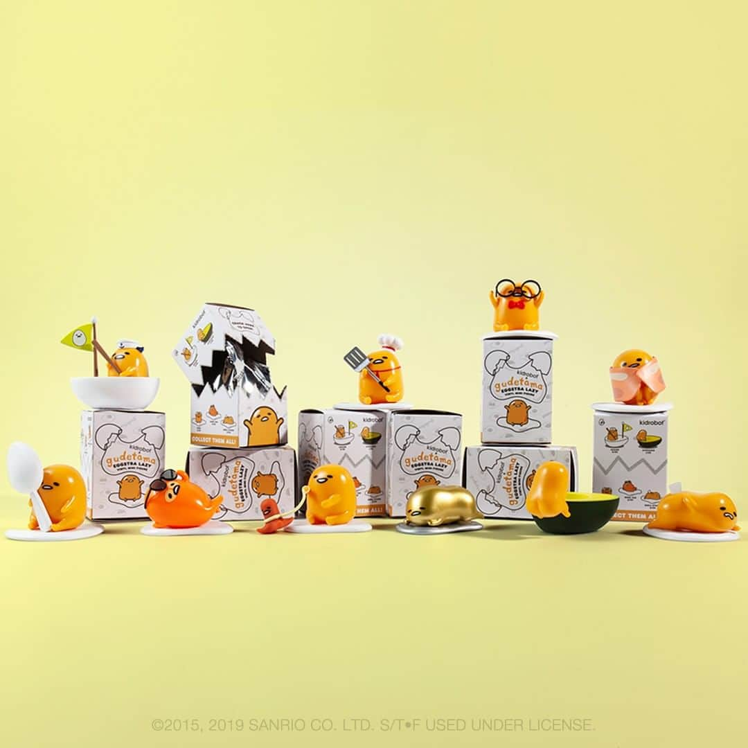 ぐでたまさんのインスタグラム写真 - (ぐでたまInstagram)「new #gudetama eggstra lazy mini series available now at @kidrobot. link in bio to collect them all...」6月15日 7時30分 - gudetama