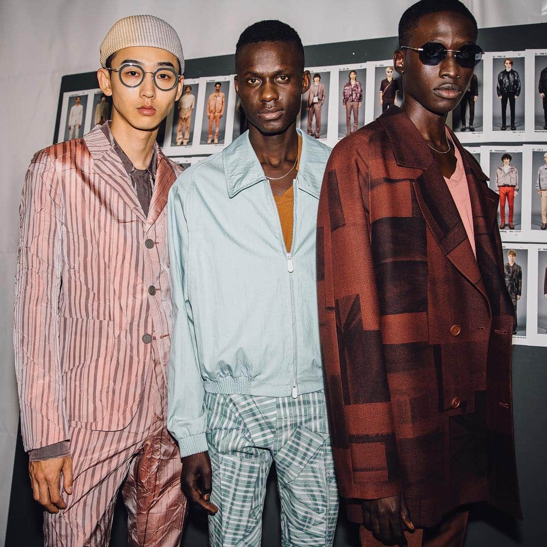 Vogue Runwayさんのインスタグラム写真 - (Vogue RunwayInstagram)「Backstage lineup at @Zegnaofficial's Spring 2020 menswear collection. See every look at the link in our bio. Photographed by @styledumonde.」6月15日 7時24分 - voguerunway