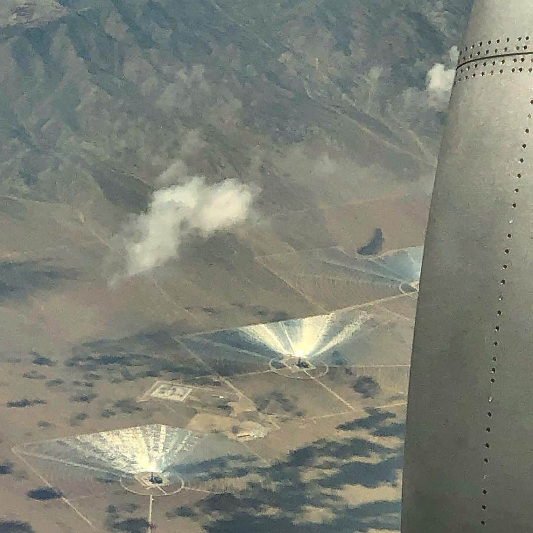 ゴラン・ヴィシュニックさんのインスタグラム写真 - (ゴラン・ヴィシュニックInstagram)「Solar power plants in Nevada #mojavedesert  seen from #787dreamliner on my way back to LA... Thought it was an interesting picture...😊...」6月15日 7時33分 - goran_visnjic