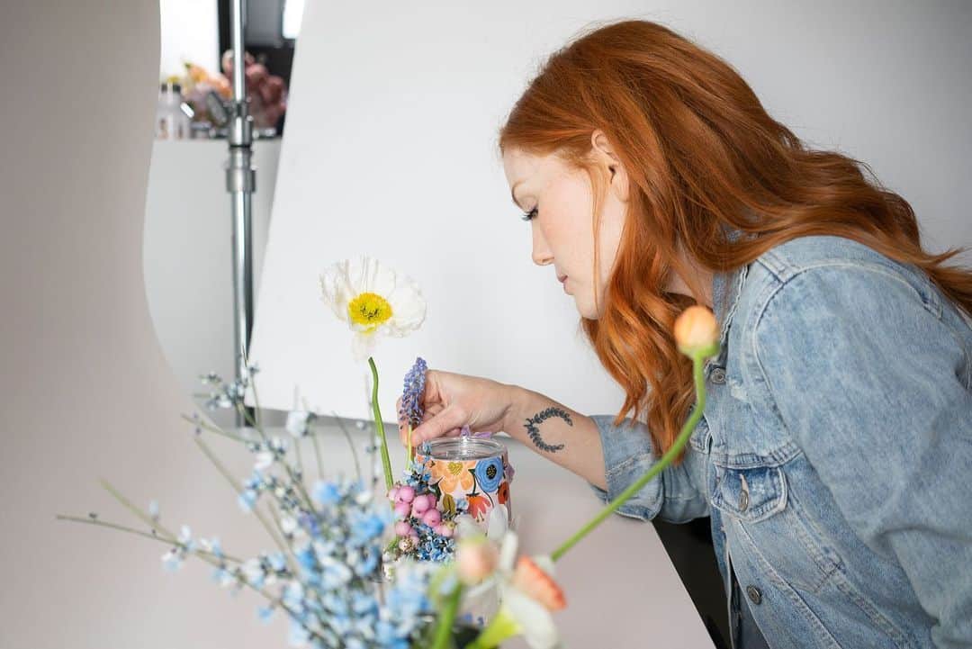 Dylon Yorkのインスタグラム：「Behind the scenes with my longtime friend and incredible floral stylist @gathererfloralco shooting some beautiful Rifle Paper Co. × Corkcicle Stemless cups this past Mother’s Day. #bts #riflepaperco #corkcicle」