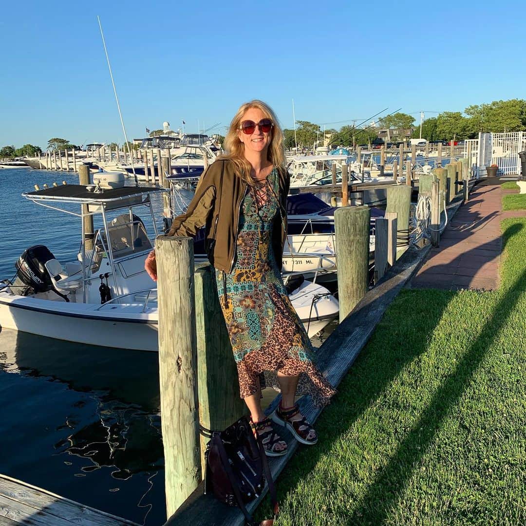 ナネットレポーのインスタグラム：「I think it’s finally summer ☀️#happyhour 🍸#sagharbor」