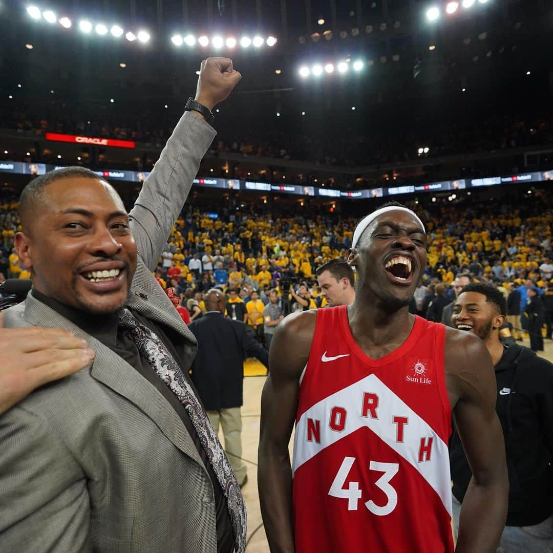 トロント・ラプターズさんのインスタグラム写真 - (トロント・ラプターズInstagram)「On top of the world. 🏆 #WeTheNorth #NBAChamps」6月15日 8時33分 - raptors