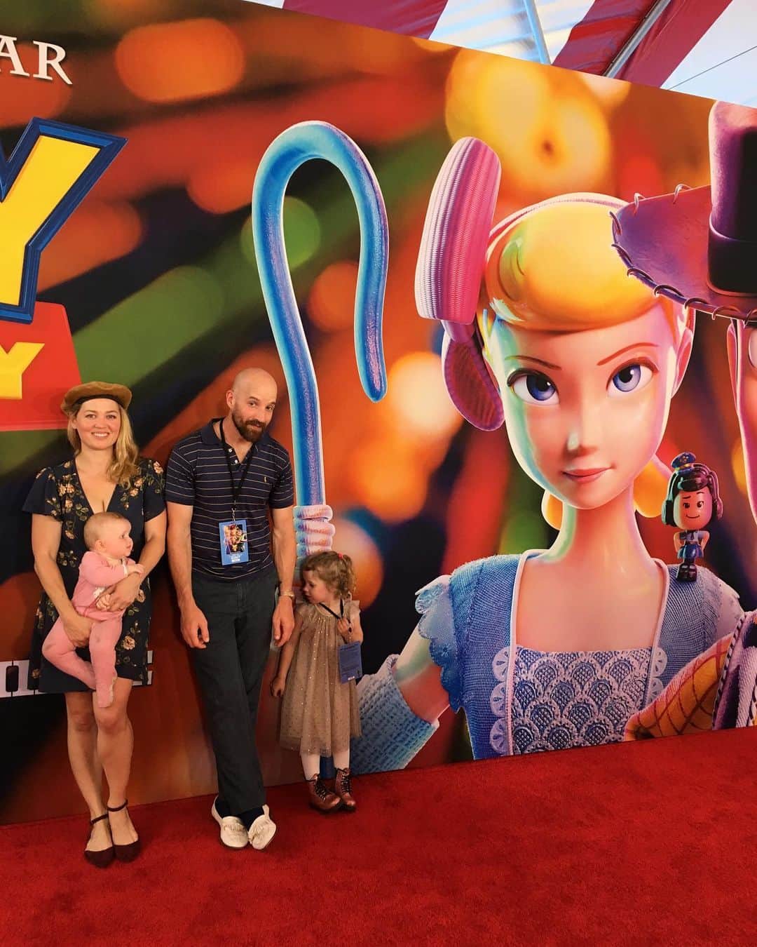 エリカ・クリステンセンのインスタグラム：「First of all, Toy Story 4 is yet another masterpiece. Secondly, the premiere was as much fun for the grownups as it was for the kids and it was  A LOT of fun for the kids. We went in support of our buddy @keeganmichaelkey who slays in it.  See: the light of @tomhanks compounding with the light of Baby Polly; pics 4, 5, and 6 of the treat of meeting @mrtonyhale, not to mention Buzz Lightyear.  #toinfinityandbeyond #toystory」