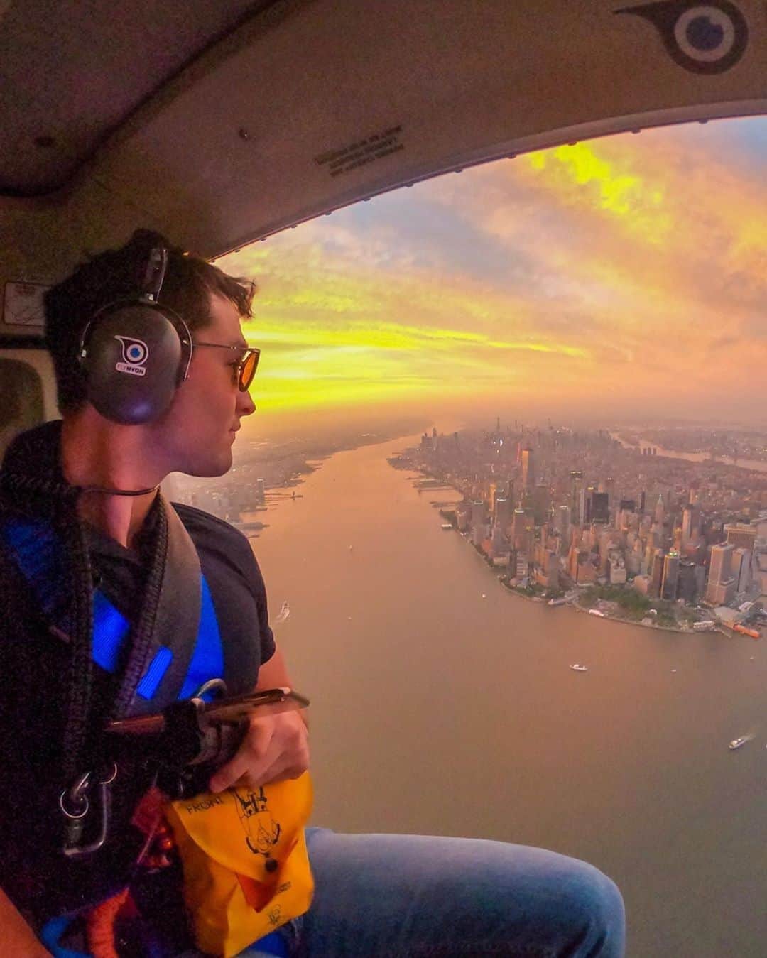 nyonairさんのインスタグラム写真 - (nyonairInstagram)「@FlyNYON flights are just as magical! Come take a flight. 💙 GET 50% OFF ALL FLIGHTS! 💙 ⭐️ |  Code: THANKSDAD50 | ⭐️ . 🚁 Purchase with the ultimate flexibility. Our Buy Now Schedule Later is valid for more than a year.🚁 . Ultimate flexibility with our Buy Now, Schedule Later - valid for more than a year. . Book now: www.NYONAir.com . . . . . . #nyc #NewYork #NewYorkCity #manhattan #travel #photography #bigapple #earthpix #bestvacations #exploremore #moodygrams #complex #icapture_nyc #jointhemvmt #bucketlist #timeoutnewyork #wildnewyork #newyork_instagram #lensbible #thingstodoinnyc #adventurelifestyle #FlyNYON #NYONAir #NYONStudio #traveldeals #centralpark #timessquare」6月15日 8時50分 - nyonair