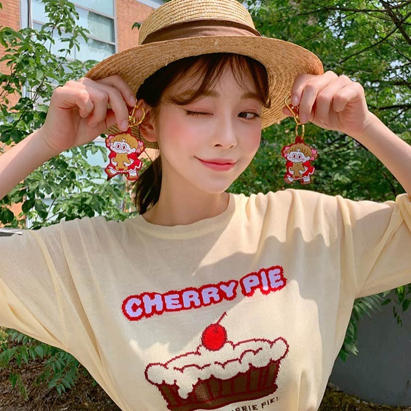 Chuuのインスタグラム：「CHUU X LEEGONG season.4✨ 🍒CHERRY PIE EDITION🍒  더 귀여워진 이번 콜라보,  오픈 완료💓 @mynameis20」