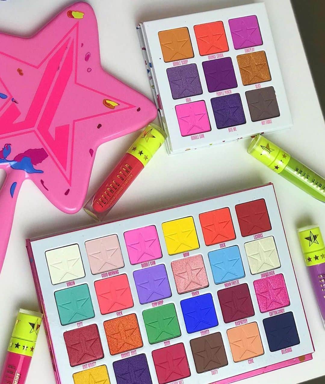 Jeffree Star Cosmeticsさんのインスタグラム写真 - (Jeffree Star CosmeticsInstagram)「🍭 THE #JAWBREAKER COLLECTION 🍭  Launching in ONE WEEK, our biggest summer collection will finally be out!! 🌈 Who’s ready to get BRIGHT and BOLD?  Photo by: @ashleysummarell_ #jeffreestarcosmetics #jawbreakerpalette #velourliquidlipstick」6月15日 9時12分 - jeffreestarcosmetics