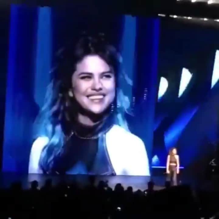Always With Selenaのインスタグラム：「the four most beautiful seconds in the world」