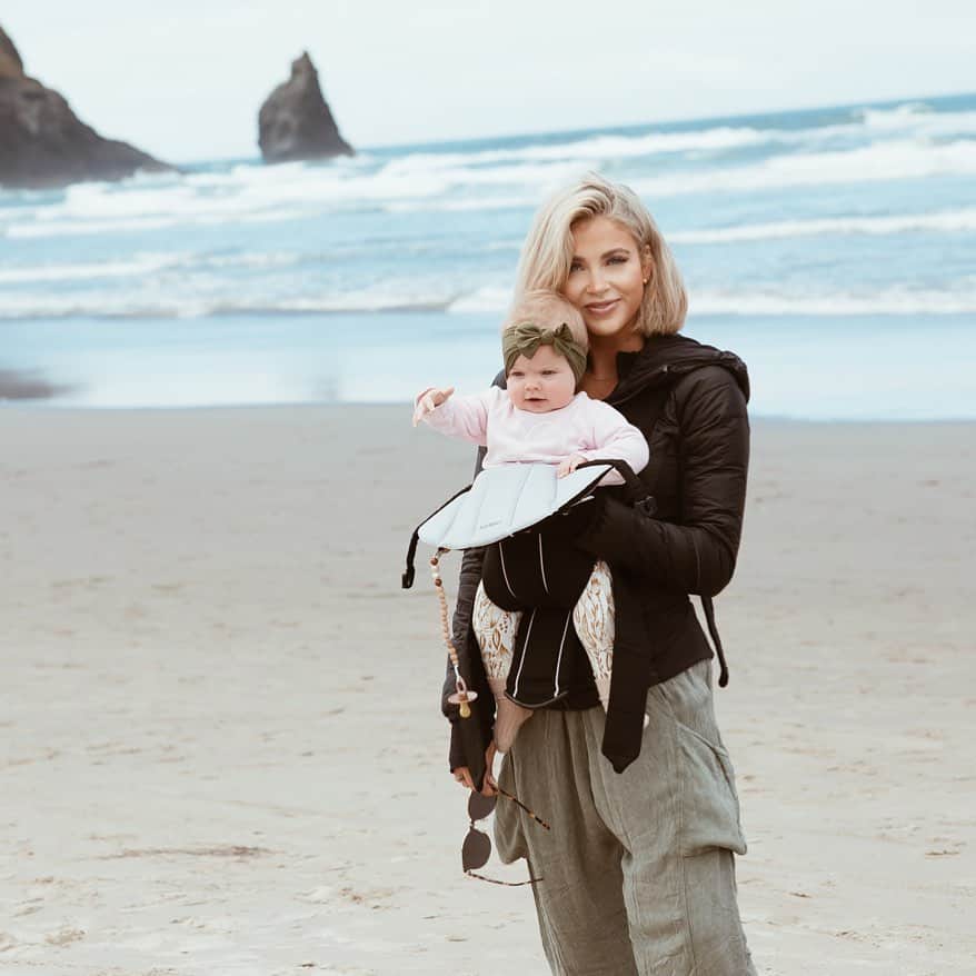 Cara Van Brocklinさんのインスタグラム写真 - (Cara Van BrocklinInstagram)「Currently exploring the Oregon coast with my fam 💙! It’s my first time here and i would love some suggestions of things we must do! Thanks in advance 😘」6月15日 9時23分 - caraloren