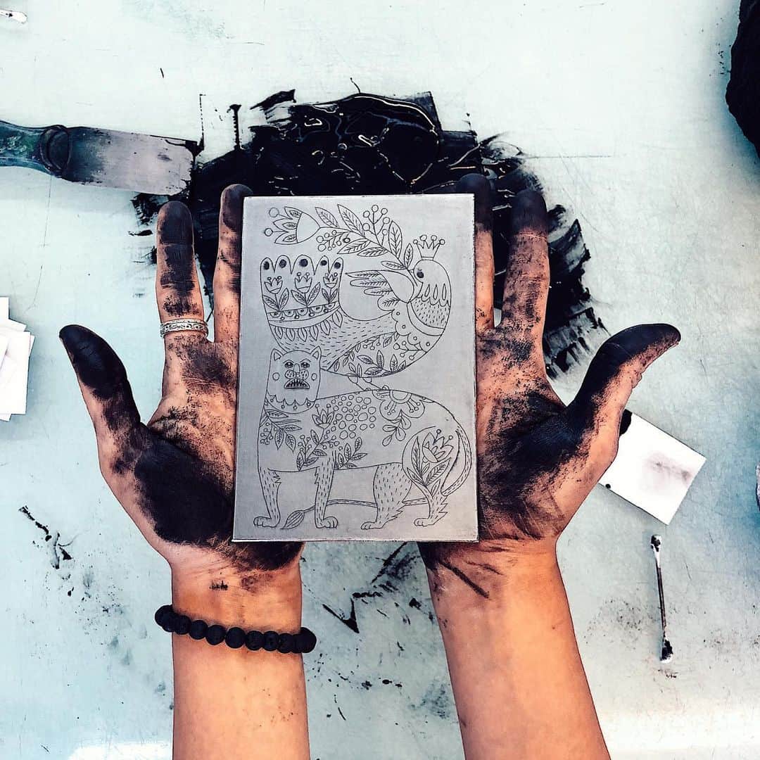 Dinara Mirtalipovaのインスタグラム：「I’m back at @zygotepress and I’m getting my fingers inky. This is my etching progress on a zinc plate. #etchingonzinc #intaglioprintmaking  #printmaking #zygotepress」