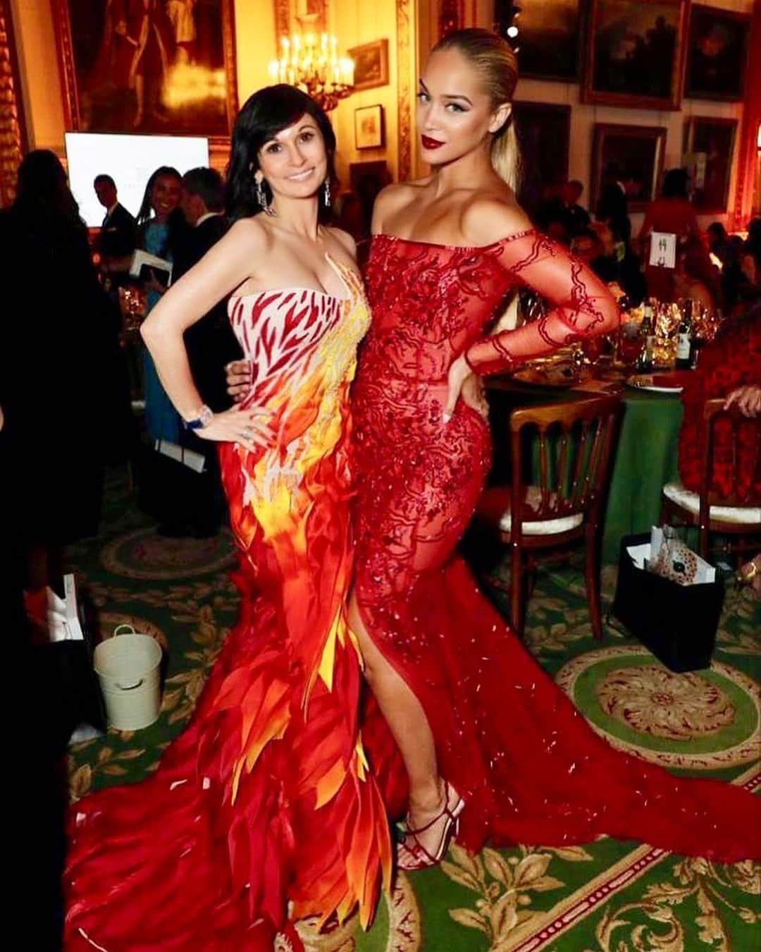 ジャスミン・サンダースさんのインスタグラム写真 - (ジャスミン・サンダースInstagram)「Had the best time in London attending the #AnimalBall2019! Thank you @juliahaart, @elitemodelworld, and @elephantfamily for having me! What a beautiful night! ❤️」6月15日 9時55分 - goldenbarbie