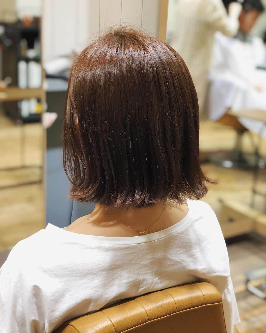 武田訓佳さんのインスタグラム写真 - (武田訓佳Instagram)「昨日はメンテナンスday💇🏻‍♀️🌱 ・ ・ 人生初のオイルカラー とぅやっとぅやにしていただきました♥️ ・ オイルカラーは 傷まないし臭いもない 髪が柔らかくトゥヤも出るし なんなら色持ちもいいらしい😳 ・ すごいものに出会ったなぁ 嬉しい幸せ🥰 ・ ・ #💈 #トゥヤ髪 #うるんとぅるん #美容室 #カラー #oilcolor #オイルカラー #カットもしたよ #さっぱり #💇🏻‍♀️ #すっぴんやったので #後ろ姿メインで #rosetta #元町」6月15日 10時08分 - kunika0117