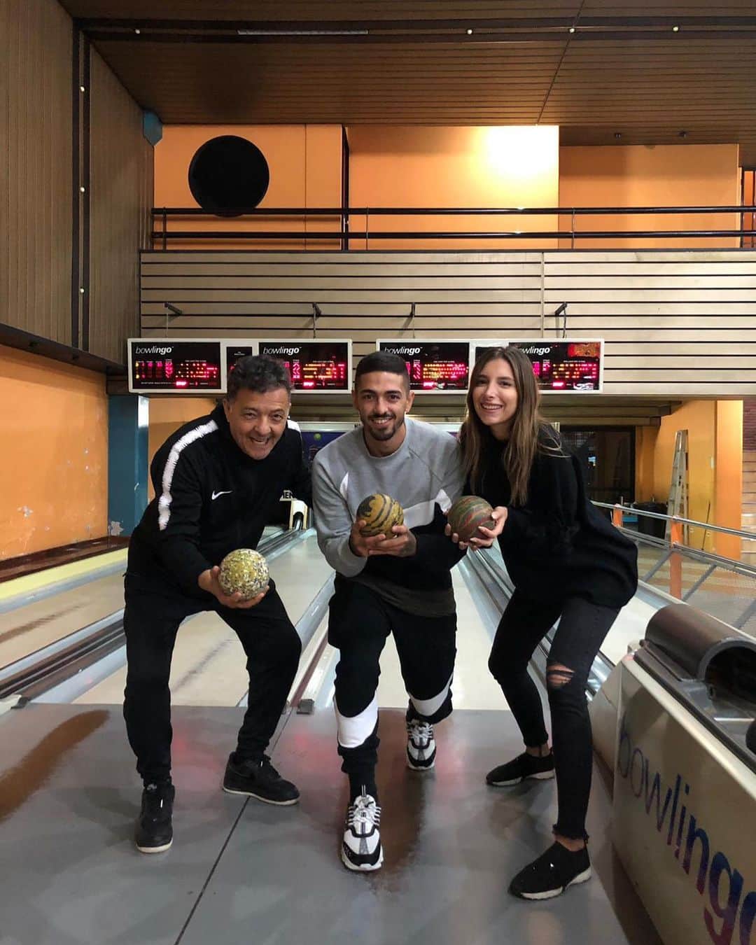 マヌエル・ランシニのインスタグラム：「Bowling 🎳 ganadores 👏🏼」