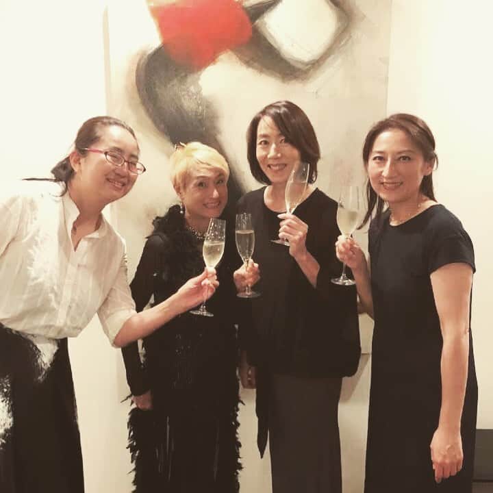 長野智子さんのインスタグラム写真 - (長野智子Instagram)「大切な友人のバースデー。サプライズも成功して喜んでもらえて嬉しい☺️ #happybirthday #dearfriends」6月15日 10時17分 - naganotomoko