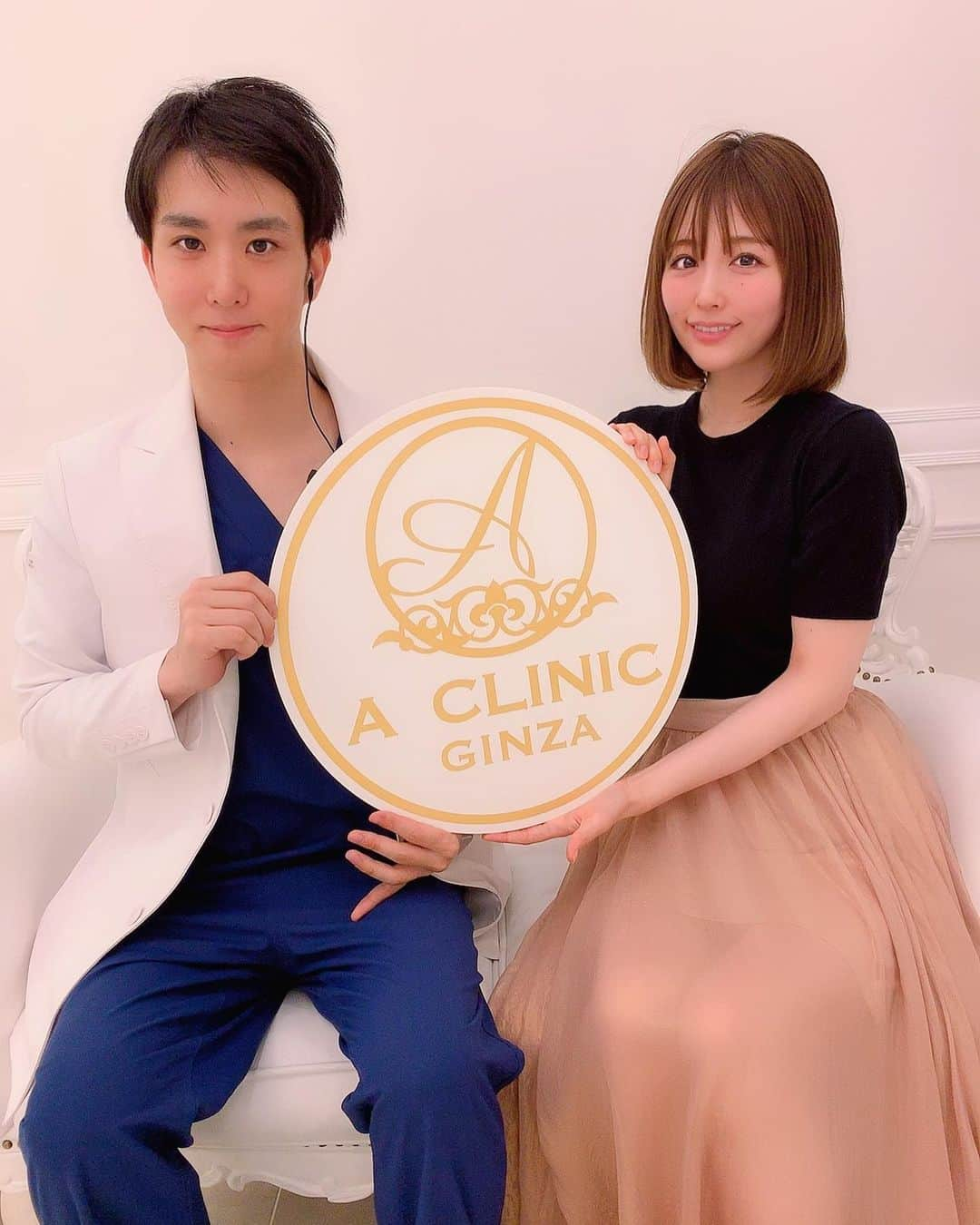 柴小聖さんのインスタグラム写真 - (柴小聖Instagram)「先日、a clinicさんで谷口先生(@dr.tanihuchi)にキュキュっと小顔美肌にしてもらって頂きました☺️痛さもなく20分くらいであっという間に✨✨変化もすぐにわかりました♥︎コラーゲンでこれからのお肌も楽しみです😌 これはおススメです。私に会う機会がある方はぜひ直接確認してみてね🍒 感想が聞きたい方は質問ください😊 またやりたいなぁ…！！ 1枚目の写真はbeforeです✨  先生は他の治療も得意ということで 気になる方は相談してみてね✨  #美活 #美容 #小顔 #美肌 #リフトアップ #エークリニック#aクリニック #aclinic銀座 #aclinic #aスレッド #小顔aスレッド#美容皮膚科 #美容クリニック #谷口先生 #谷口弘樹 #山田哲雄 #柴田貴史 #佐藤玲史」6月15日 10時12分 - konona.official