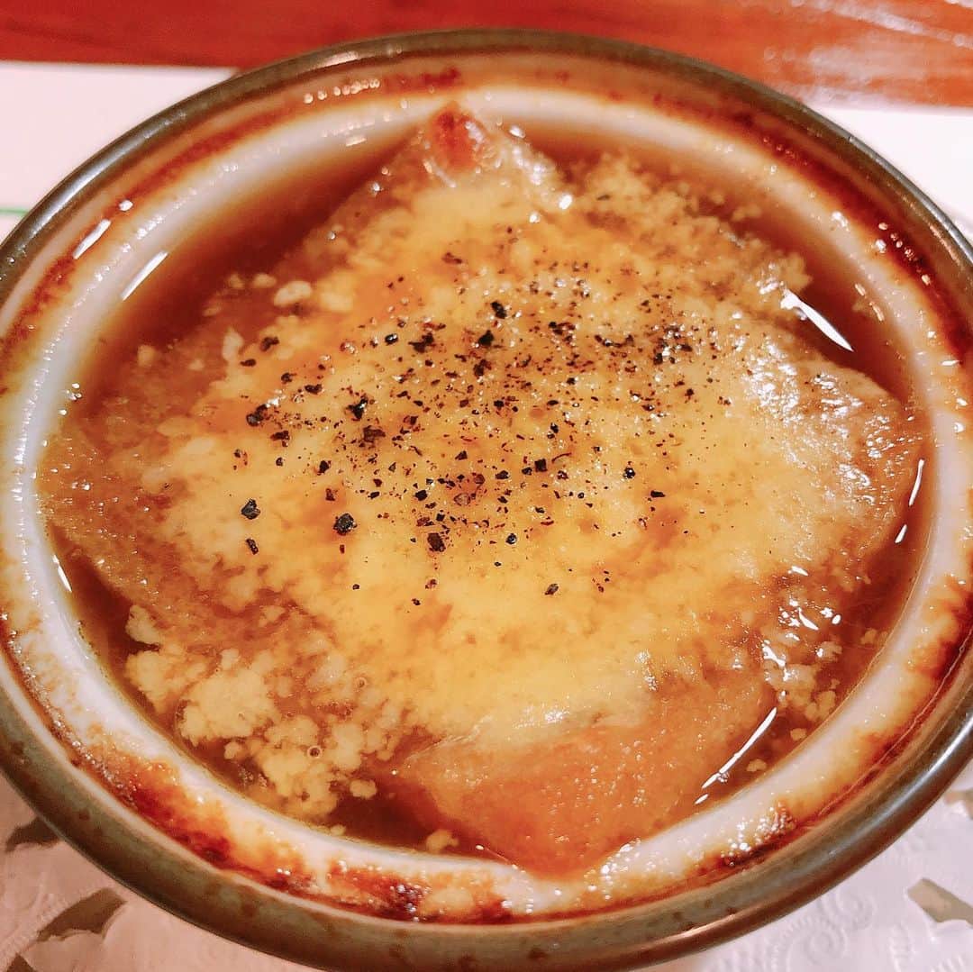 井上公造さんのインスタグラム写真 - (井上公造Instagram)「ボクが1番好きなステーキ屋さん「久」。肉刺し、オニオンスープ、フルーツサラダ。いつものパターン。ステーキはヒレとロースの盛り合わせです！  #心斎橋 #ステーキ #ステーキハウス久 #foodstagram  #delicious」6月15日 10時24分 - inouekozo39