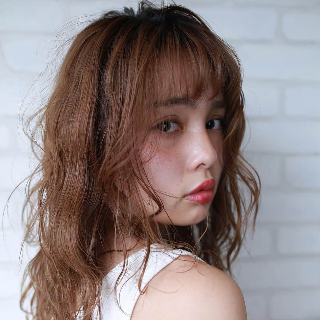 中野美容院・中野美容室 Premier Modelsのインスタグラム：「グロスグレージュ ◉ブリーチ剤：Schwarzkopf_FIBREPLEX @schwarzkopfjapan . . ◉カラー剤：WELLA @wella_creativecolor . . ◉スタイリング剤：ポリッシュオイル…」 Kajihairグロスグレージュ ◉ブリーチ剤：Schwarzkopf_FIBREPLEX @schwarzkopfjapan . . ◉カラー剤：WELLA_KOLESTON PERFECT @wella_creativecolor . . ◉スタイリング剤：ポリッシュオイル @napla_official . . ◉ヘアビューロンs . .  担当プロデューサー KAJI streeters中野NEＷ OPEN★ NET予約は、プロフィールのURLから^ ^ 東京都中野区中野5-66-4 4階  #ヘアスタイル #髪型 #ヘアセット #ヘアアレンジ #ヘアカラー #カラー #model #updo #hair_videos#モデル #ヘアカタログ#hair #wella #撮影 #fashion #instafashion #hm #zara #forever21 #uniqlo #gu #bob #updo #haircolor #longhair #hairstyle#中野#中野美容院」