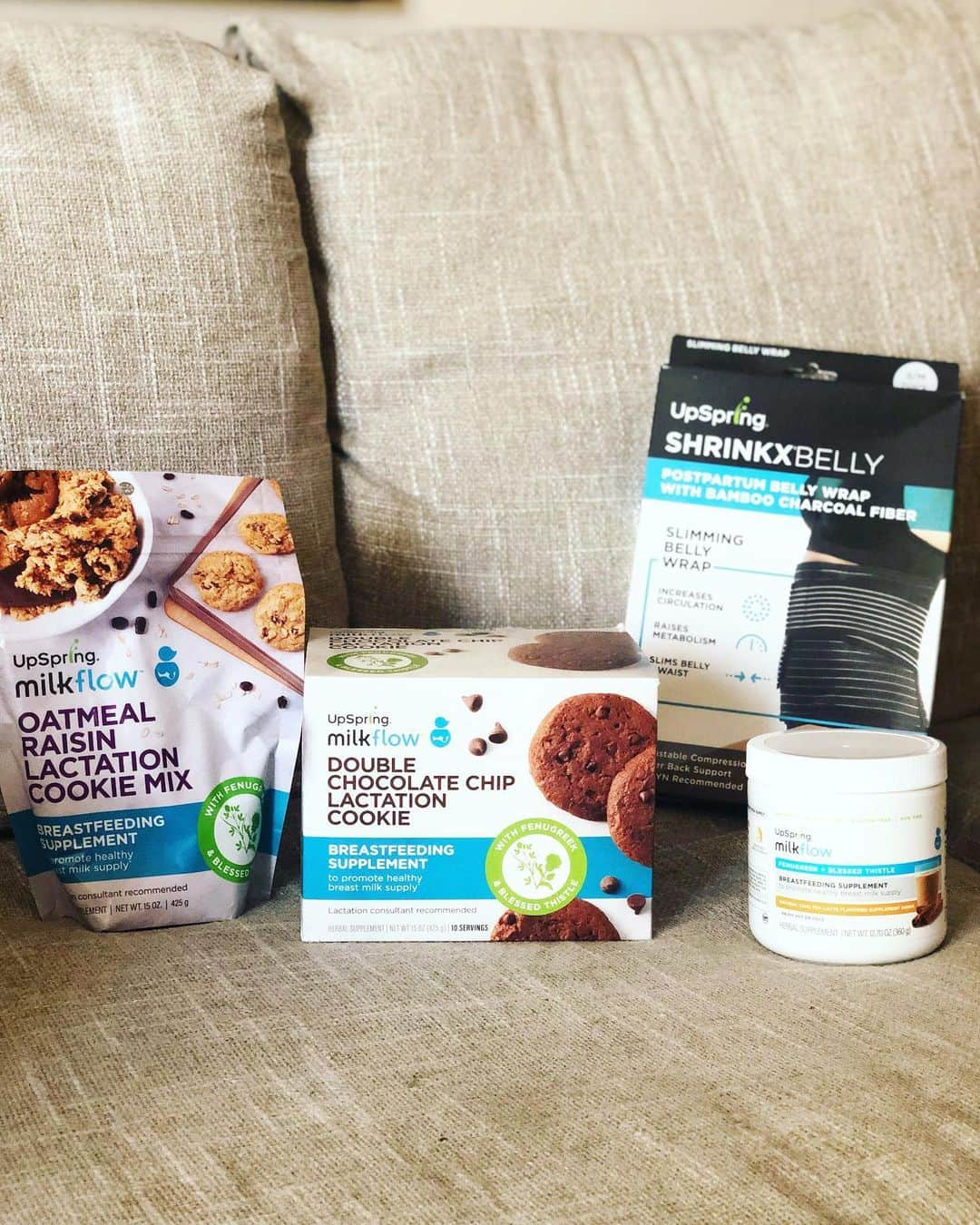 ジェマ・マリンさんのインスタグラム写真 - (ジェマ・マリンInstagram)「🍪GIVEAWAY🍪 Moms who are nursing!!! 🤱🏼This is for you!!! I’m giving away a package with @upspringbaby products that help with lactaction plus a postpartum belly wrap with charcoal fiber!! yess this chocolate cookie is so delicious and is a great supplement for my milk supply🍼 Not to talk about the Chai Tea Latte🤤 How to enter?? 🍪 Follow @upspringbaby and @gemma_marin 🍪 Tag a breastfeeding momma 🍪 More tags more entries! . Runs till Monday!! Good luck!!! . #moms #breastfeeding #nursing #nursingsupplement #lactation #lactanciamaterna #momoftwo #breastfeedingmom」6月15日 10時31分 - gemma_marin