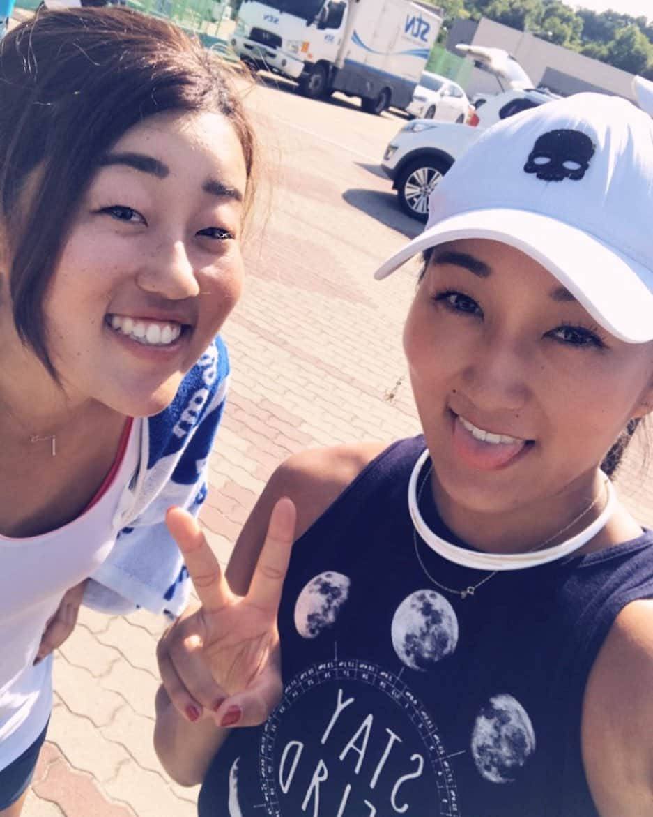 奥野彩加さんのインスタグラム写真 - (奥野彩加Instagram)「Into doubles finals☀️🎾✨ battle again today. #letsgo !! ダブルス決勝進出〜❣️ 今日も全力で戦うぞ〜！目指すは👆✊🤘 #韓国 ツアー3週目 #勝負 #気合い  #韓国 #한국 • • #テニス #トレーニング #アスリート #筋トレ #筋トレ女子 #スポーツ #tennis #sports #life #gym #training #fitness #fit #athlete #japanese #smile #tennisplayer #work #테니스 #연습 #훈련 #스포츠  #운동 #love」6月15日 10時45分 - ayakaokuno