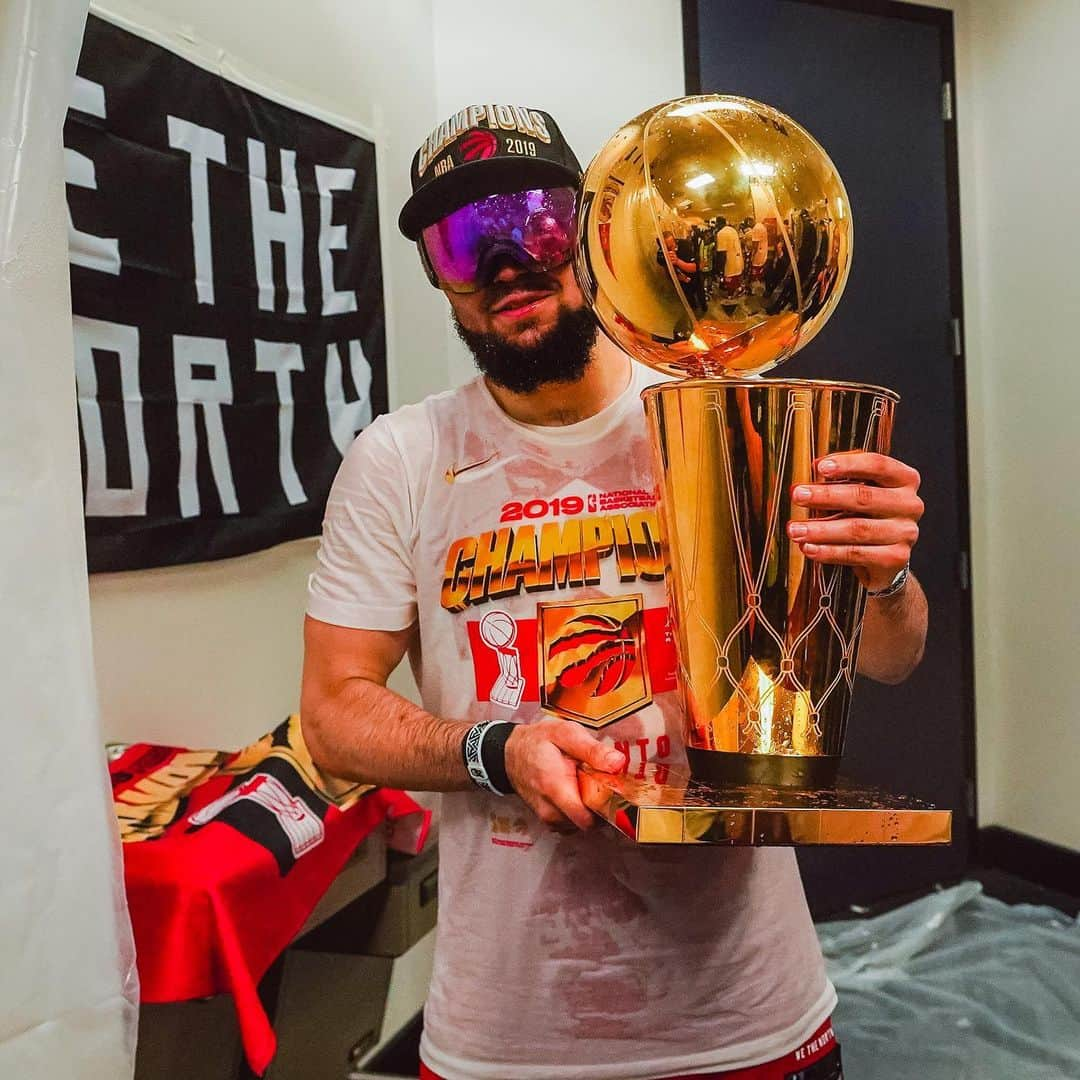 トロント・ラプターズさんのインスタグラム写真 - (トロント・ラプターズInstagram)「It’s a celebration 🍾 #WeTheNorth」6月15日 10時52分 - raptors