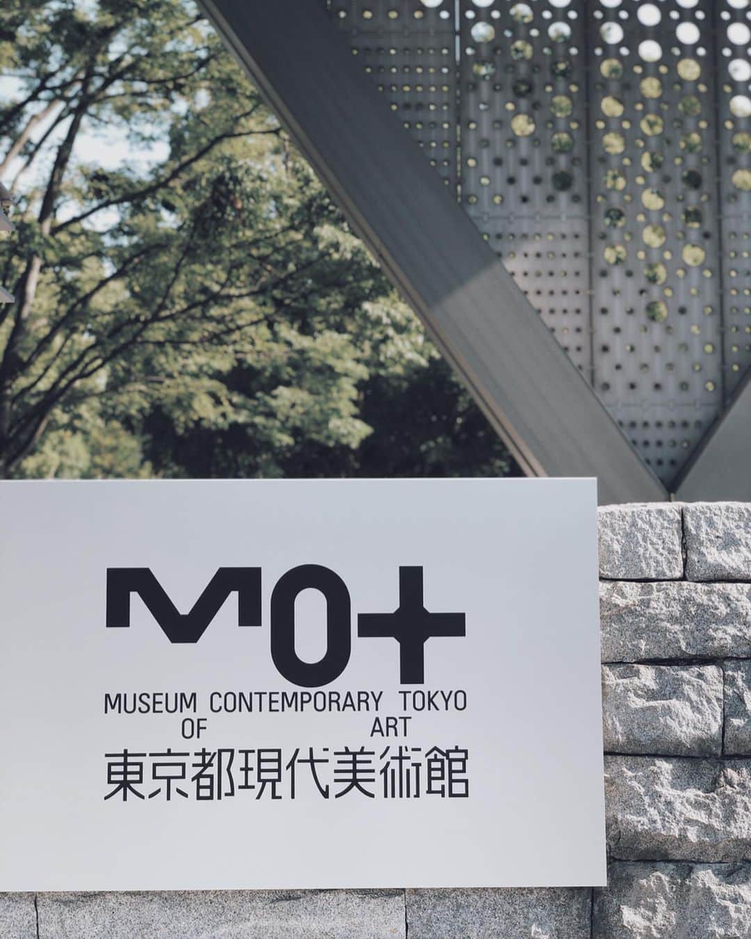 久林紘子さんのインスタグラム写真 - (久林紘子Instagram)「.﻿ 百年の編み手たち // -流動くる日本の近現代美術-﻿ ﻿ ﻿ ﻿ この春3年ぶりにリニューアルオープンした東京都現代美術館へ﻿十年以上ぶり😂に伺いました。﻿ 見応えたっぷり！！！﻿ MOTコレクションも話題のものも、そして昔からある懐かしいものも♥︎﻿ ﻿ 百年の編み手たち とってもよかった◎﻿ 明日まで✔︎ご都合合う方はぜひ。﻿ ﻿ #百年の編み手たち #東京都現代美術館 #MOTコレクション #現代美術 #現代アート #アート好きな人と繋がりたい #museumofcontemporaryarttokyo #contemporaryart #art #modernart #tokyo #tokyomuseum」6月15日 10時54分 - rohicocco