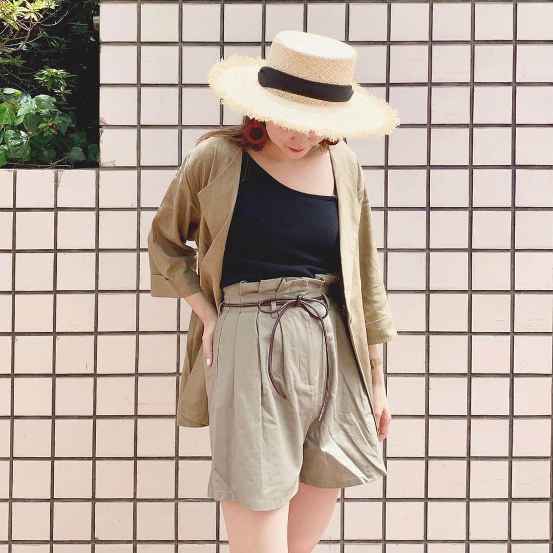 mina hinokuchiのインスタグラム：「. お気に入りのジャケットとショーパンは オリーブをgetしました🌿 ワンショルタンクは3色getしたのに 新色も可愛いし、パット入りで使いやすいから買い足したくなる☀︎ . ジャケット再入荷してお色味3色揃ってます！ 本日も1日お待ちしてます☺️✨ #whoswhochico #salonbychico #フーズフーチコ #salonbychico_yokohama #mina_chicode #横浜 #横浜ルミネ」