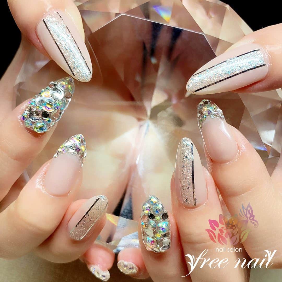 Free Nail フリーネイルさんのインスタグラム写真 Free Nail フリーネイルinstagram お客様ネイル ギラギラ夏ネイル ヌーディーカラーが大人 ご来店ありがとうございました ネイル フリーネイル ネイル