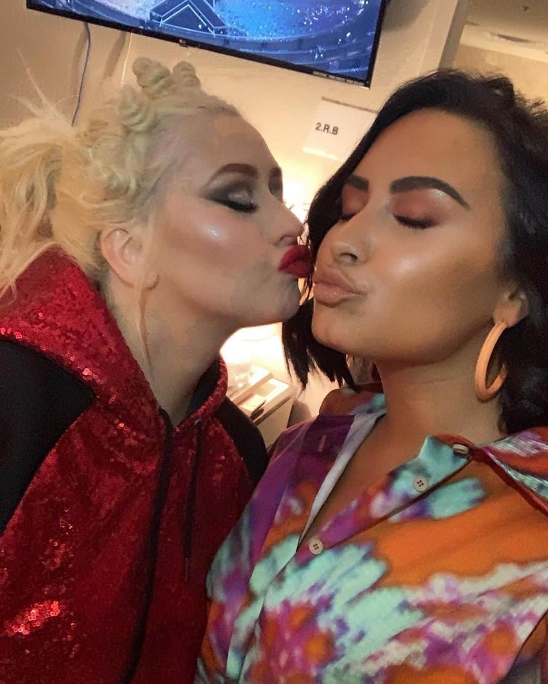 E! Onlineさんのインスタグラム写真 - (E! OnlineInstagram)「Demi Lovato's selfie game is one of the best. Sorry, not sorry. (📷: @ddlovato)」6月15日 11時38分 - enews