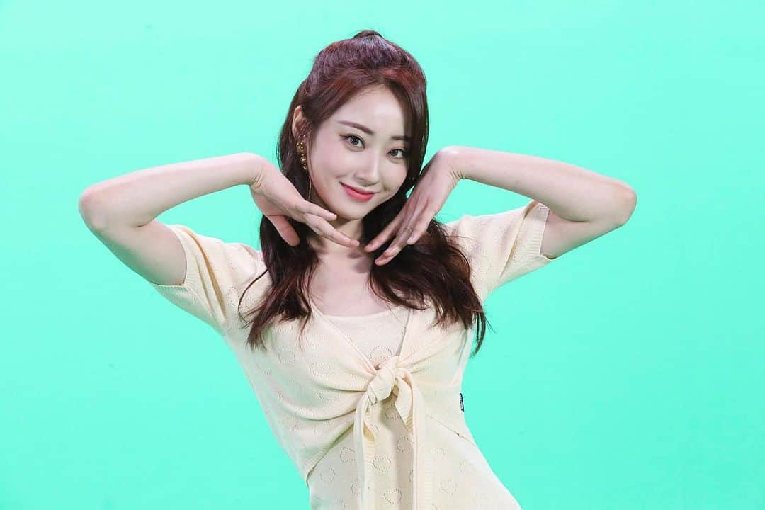 Nine Muses（9MUSES）のインスタグラム：「[경리] 있잖아 경리 너무 예쁘잖아 (이짜나언짜나-'나 때는 말이야' MV 비하인드 현장) _ #네이버포스트  http://naver.me/Fvi3X95s  #경리 #뮤직비디오 #비하인드 #이짜나언짜나 #나때는말이야」