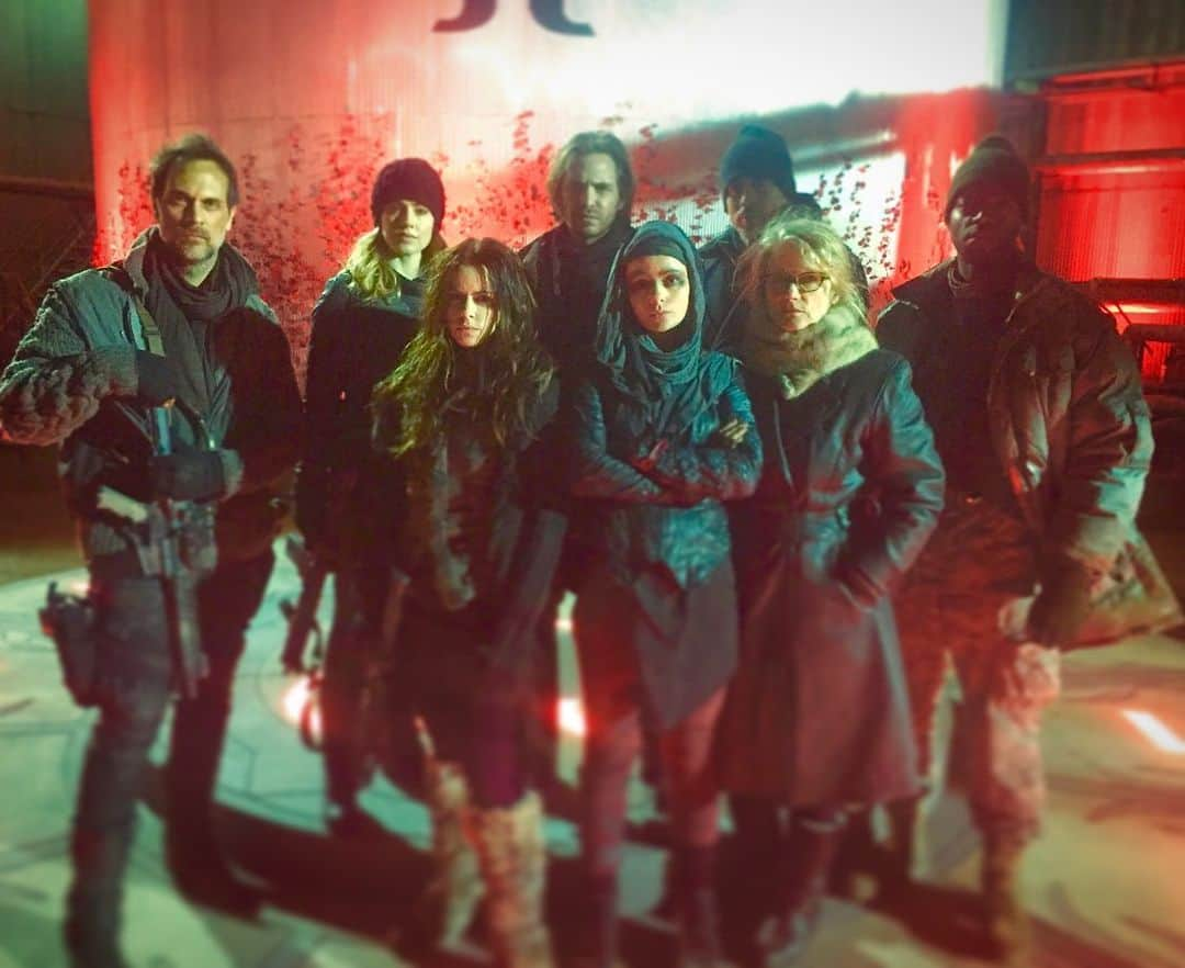 Terry Matalasさんのインスタグラム写真 - (Terry MatalasInstagram)「#12Monkeys the complete series now on @hulu!  Season 4 starts tonight!」6月15日 12時00分 - terrymatalas