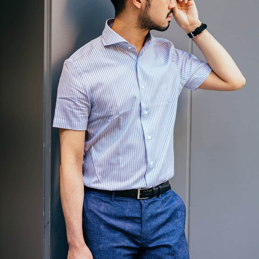 EDIFICEさんのインスタグラム写真 - (EDIFICEInstagram)「特集公開【Short Sleeve Shirt】﻿﻿﻿ - ベーシックの中にも遊びを利かす、夏のオフィスカジュアルコーデ -﻿﻿﻿ ﻿﻿﻿ 二人が対照的な色合いでも違和感がないのはシンプルなカラーとベーシックなアイテムだから。﻿﻿﻿ ﻿﻿﻿ ところどころワンポントとなるデザインを利かすことが、悪目立ちしないスマートなオフィスカジュアルの最適解。﻿﻿﻿ ﻿﻿﻿ ﻿﻿﻿ --------------------------------------------﻿﻿ スマートな夏を提案する半袖シャツ特集公開！﻿﻿﻿ 詳しくはプロフィール🔗よりご覧ください。﻿﻿﻿ ﻿﻿﻿ ﻿﻿﻿ ﻿﻿﻿ ﻿﻿﻿ ﻿﻿﻿ ﻿﻿ m/👫 ﻿  @1xxxhr ﻿  @towerofterada ﻿ ﻿ #edifice #shortsleeveshirt #officecasual #coolbiz #mensfashion #mensshirt #summerstyle #summerfashion #summerwear #menswear #mensstyle #stripeshirt #couple #briefing #seiko #functionmobile #dotair #after5 #エディフィス #クールビズ #オフィスカジュアル #半袖シャツ #カップルコーデ #夏コーデ﻿」6月15日 12時19分 - edifice.jp