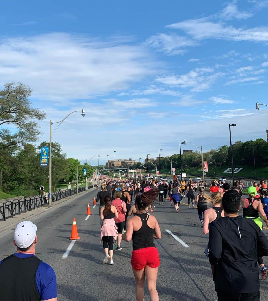 ケイトリン・オズモンドさんのインスタグラム写真 - (ケイトリン・オズモンドInstagram)「Today I ran my first 10k and I really hope it isn’t my last.  I had so much fun. I did something I didn’t think that I could do. And thankfully I had my personal motivator beside me the whole time! . . . . @trenntmichaud #lululemon10k #sajewellness #ididit #voss #imintheredshorts #feelingmotivated #mybodyhurtsnow #whereismybed」6月15日 23時34分 - kaetkiss