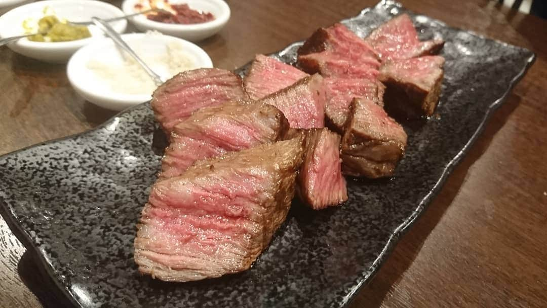 松本康太さんのインスタグラム写真 - (松本康太Instagram)「『肉山』大宮店♪また来てしまった♪よしもと大宮ラクーン劇場終わり(^-^)♪ジョイマン池谷くんと赤身肉なのです♪  #肉山 #肉山おおみや #大宮 #埼玉県 #劇場出番 #レギュラー松本 #あるある探検隊」6月15日 23時36分 - aruarutankentai.matsumoto