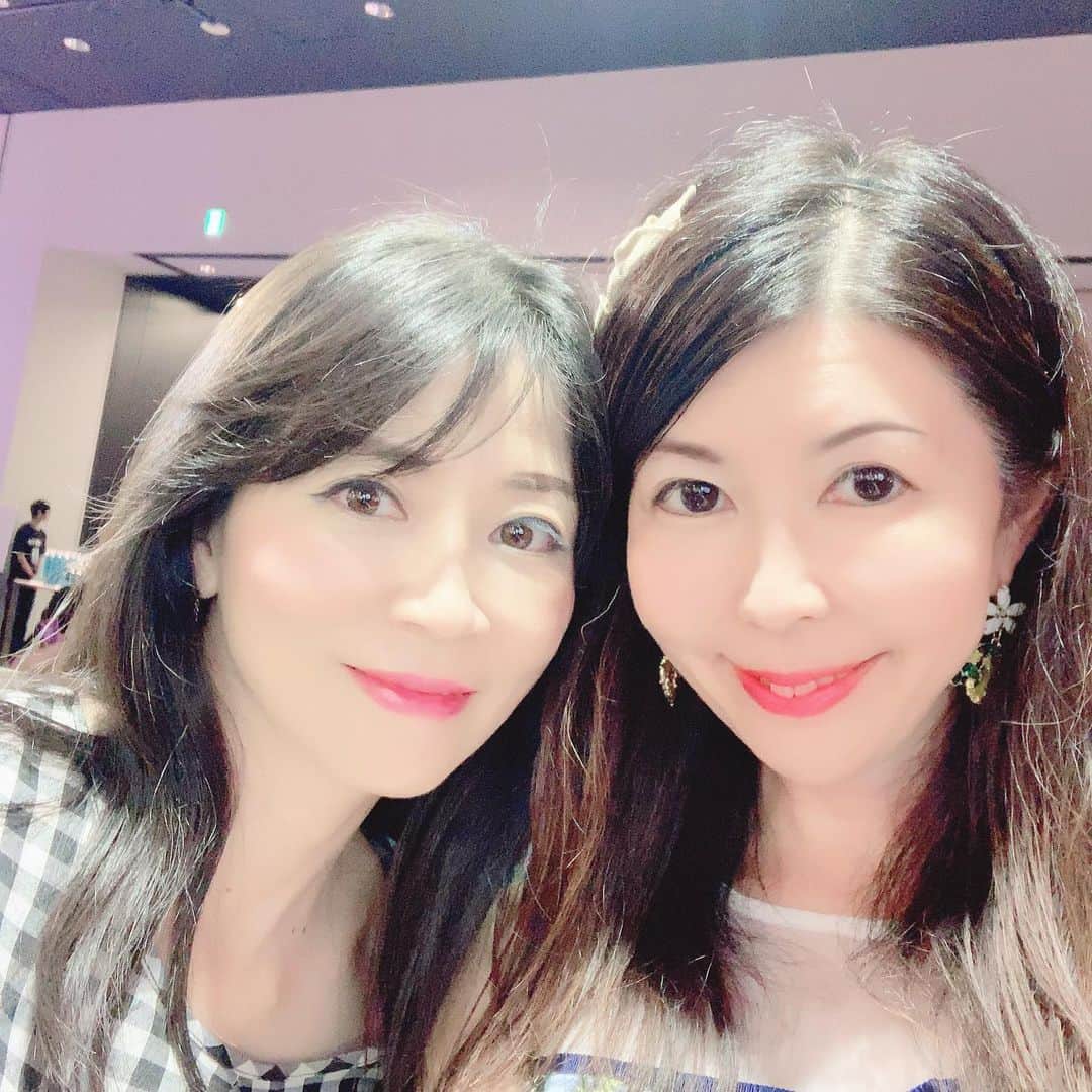 黒帯さんさんのインスタグラム写真 - (黒帯さんInstagram)「【イベント】世界最大級の美容フェスティバルBeautycon Tokyo 本日は、世界のビューティートレンドに触れることができる参加型のイベント Beautycon Tokyoに参加してきました。 会場では化粧品をはじめとしたブランドブース、ステージコンテンツ、飲食エリアと盛りだくさんで大いに楽しみました。ステージコンテンツのMain Stageではモデルやタレントとメイクアップアーティストによる“美”に関するトークセッション、 Show & Tellステージでトップクラスのヘアメイクアップによるメイクチュートリアルもあって1日中楽しめるイベントが満載、ヘアアレンジサービスやメイクしてもらったりハーゲンダッツも無料でいただけたりと楽しかったです。明日も開催してるので是非行ってみてくださいね。 ■ Beautycon Tokyo サイト : https://beautycontokyo.cchan.tv/ ■ Beautycon Tokyo チケット販売サイト : https://w.pia.jp/t/beautycontokyo/  #beautycontokyo #PR @bell_palette  #ベルパレ先行販売 #新ハーゲンダッツ」6月15日 23時36分 - shin_kuroobisan