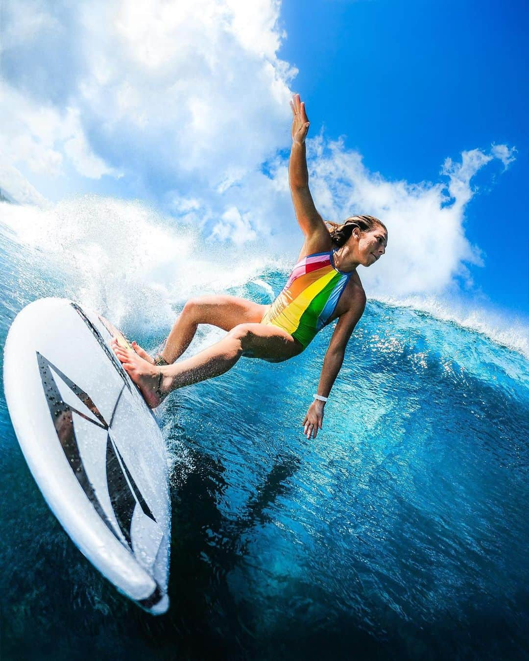 goproさんのインスタグラム写真 - (goproInstagram)「Photo of the Day: Kicking off #InternationalSurfingDay with #GoProAthlete @xococoho + #GoProHERO7 Black. • Where are all our surf followers? Drop a 🏄‍♀️/🏄‍♂️/🌊 in the comments below + let us know how you’re celebrating today. • • • #GoProSurf #Surfing #Hawaii #SurfDay」6月15日 22時06分 - gopro