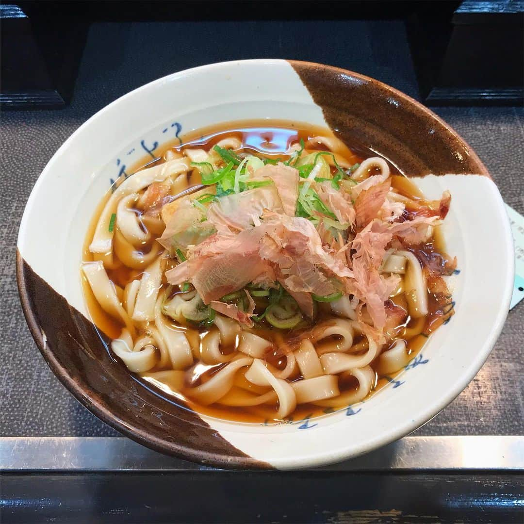 トミタ栞さんのインスタグラム写真 - (トミタ栞Instagram)「#住吉 #きしめん #食べないと帰れない #名古屋駅  #ホーム」6月15日 22時09分 - tomita_shiori