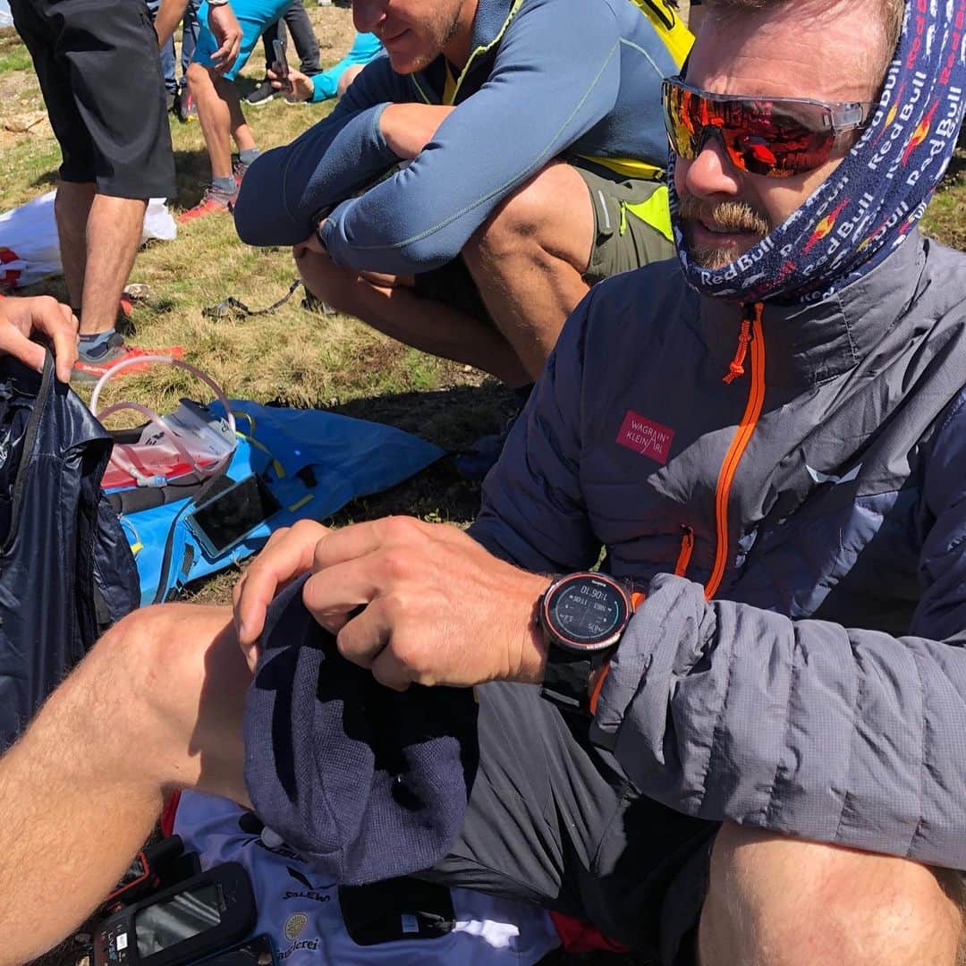 Suuntoさんのインスタグラム写真 - (SuuntoInstagram)「Suunto athlete, adventurer and pro paraglider @paulguschlbauer will start his 5th #redbullxalps race tomorrow, Sunday 16th June.⠀ ⠀ How did he prepare for the 1138km ahead and what is his winning strategy for the race that is touted the toughest adventure race in the world?⠀ ⠀ Read his story on our blog (link in bio)! #suunto9 #hikeandfly 📸 @nico_blkorwht (images 1&3)」6月15日 22時10分 - suunto