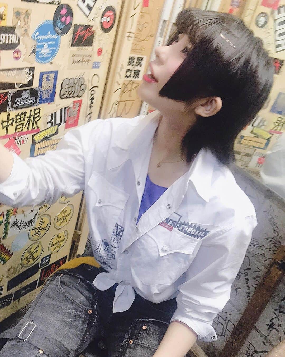 東雲れいかのインスタグラム：「#ウルフカット  いい感じになってきて嬉しい^ - ^  ここ近日中のスケジュールです！ チェックして遊びに来てください🐾（Twitterか FLOWLIGHTのホームページから予約して遊びにきてね） 画像3枚目非公式の応援垢から借りました！ いつも綺麗にまとめてくれてありがとう🐶  #hystericglamour #ウルフカット #cliomakeup」