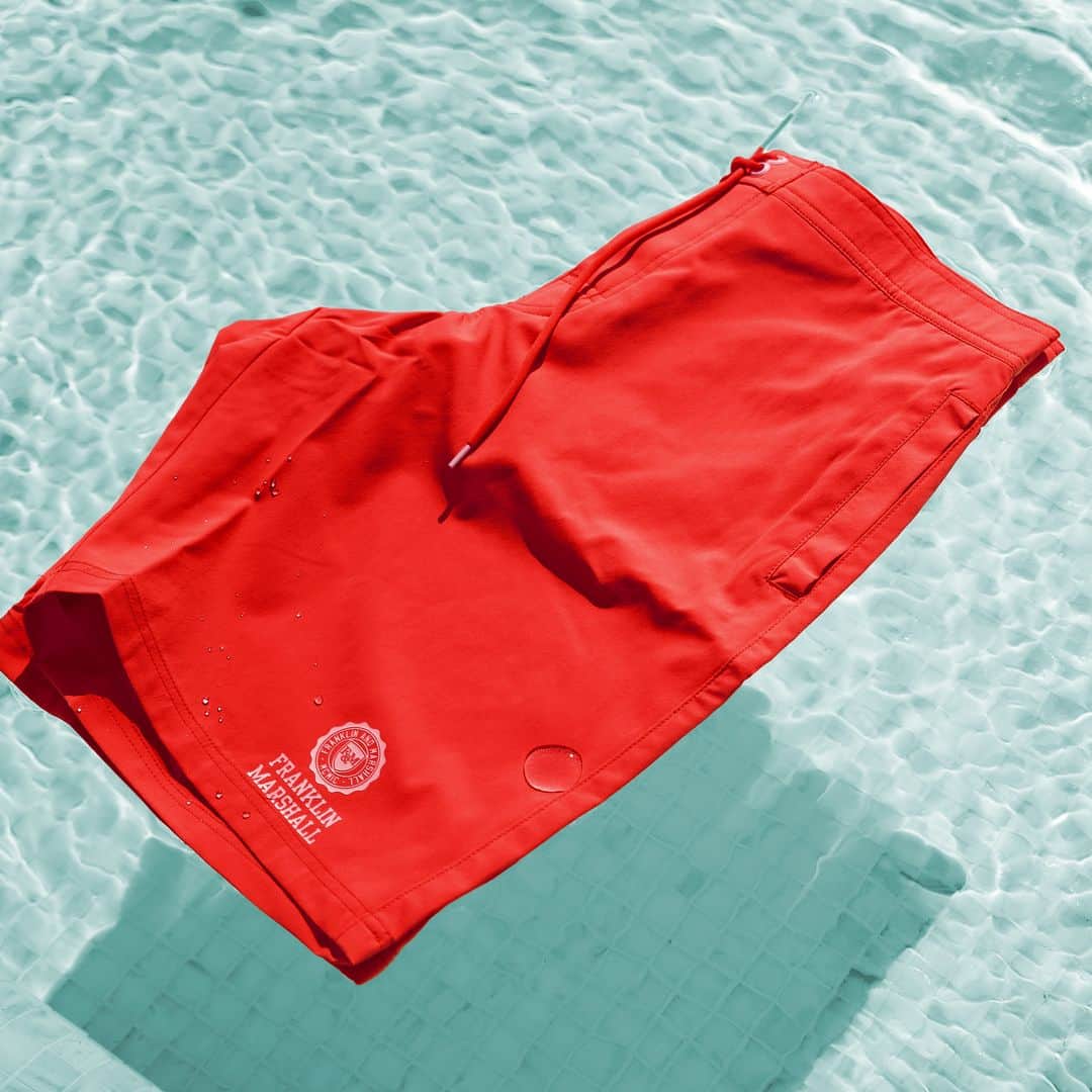 フランクリン&マーシャルのインスタグラム：「It’s time to wear your new swimsuit by F&M.  #franklinandmarshall #fashion #fashionformen #outfit #outfitformen #ss19 #newseason #newcollection #summer #highsummer #style #cool #colour #attitude #details #mood #green #yellow #beach #swimsuit」