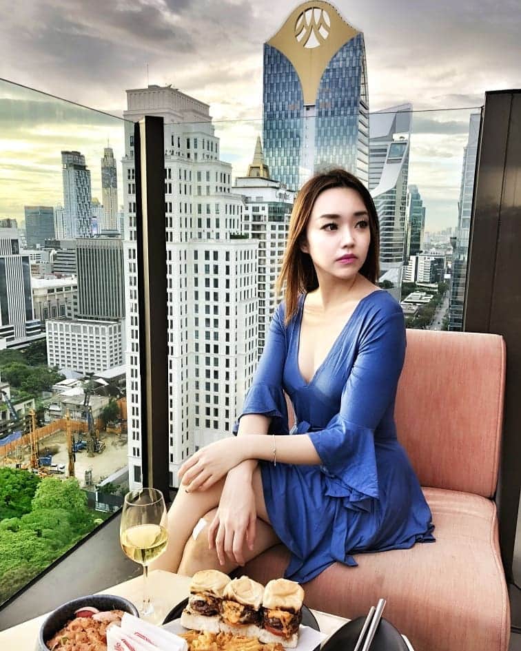 Nicole Chenのインスタグラム：「Loving this amazing view in Bangkok! #travel #view #feel #happy #fun #love #food #happiness #travelvlog」