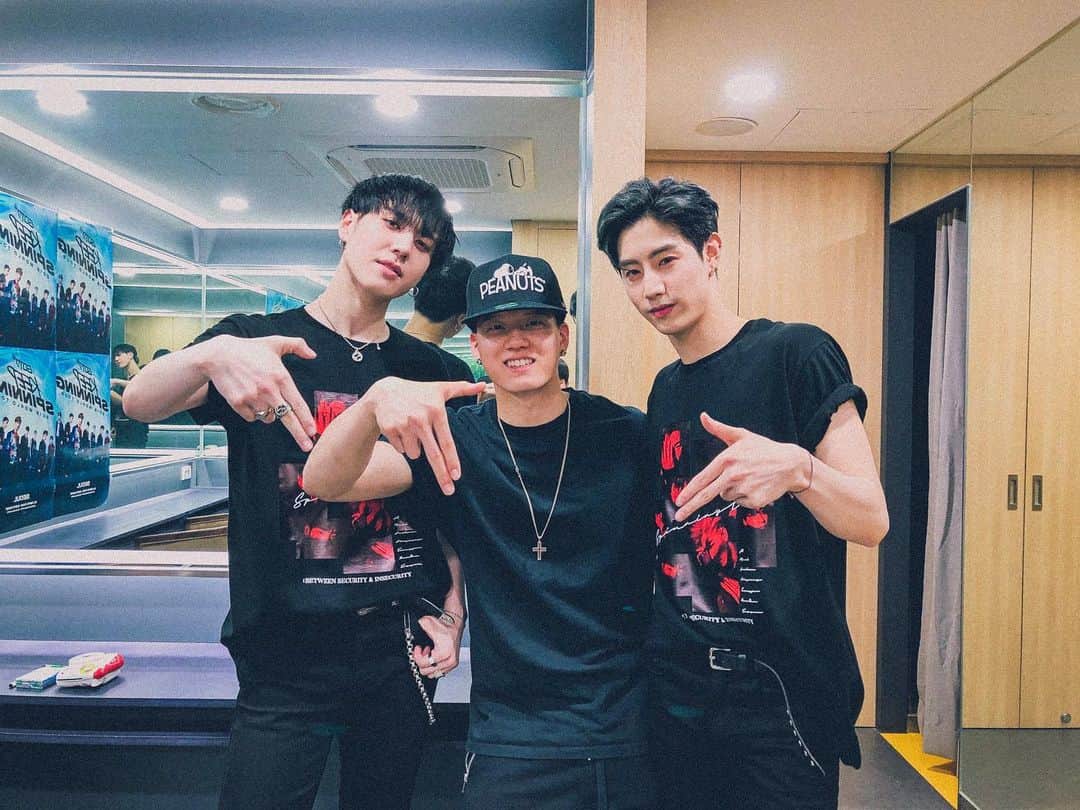 プニエル のインスタグラム：「Good job today and congrats !!! Thanks for the invite @mark_tuan !! 수고 했고 축하해!! 초대해줘서 고마워!  갓세븐에서 한국어 제일 잘 하는 마크!!」