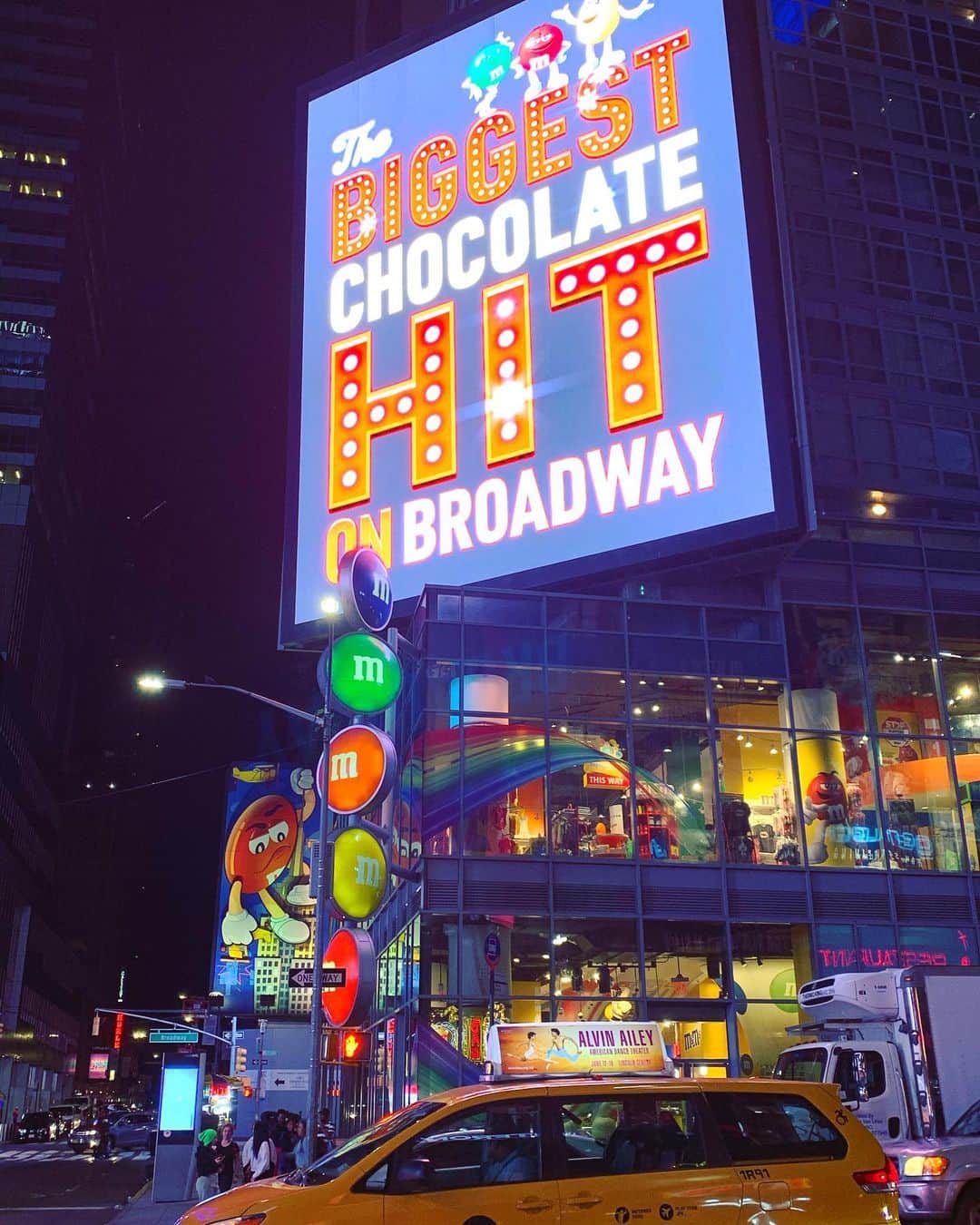 小田飛鳥さんのインスタグラム写真 - (小田飛鳥Instagram)「歩くだけでワクワク！ タイムズスクエア〜✨ #timessquare #newyorkcity #newyork」6月15日 22時47分 - asuka_oda_0320